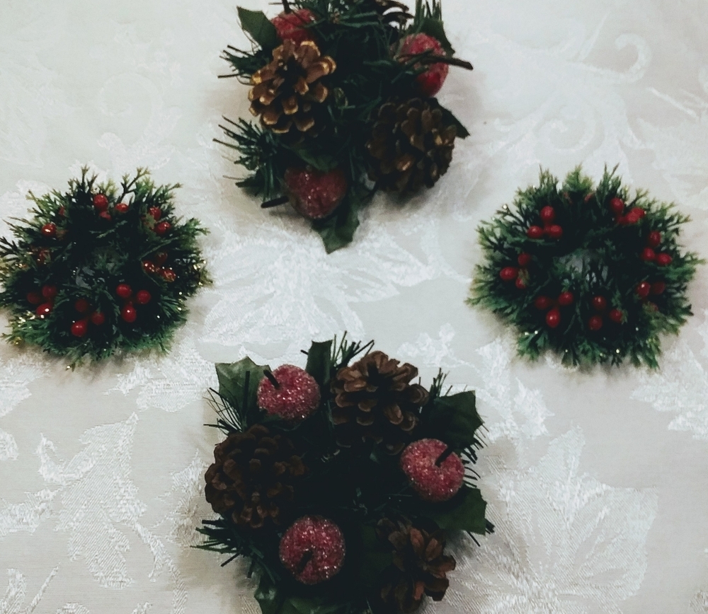 Vintage Christmas Wreath Candle Huggers
